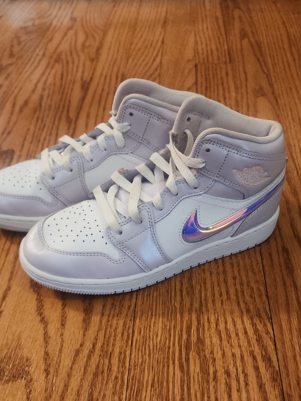 Nike Kids Jordan Mid-Top BBall Sneakers with Iridescent Swoosh, Big Girls 4.5
